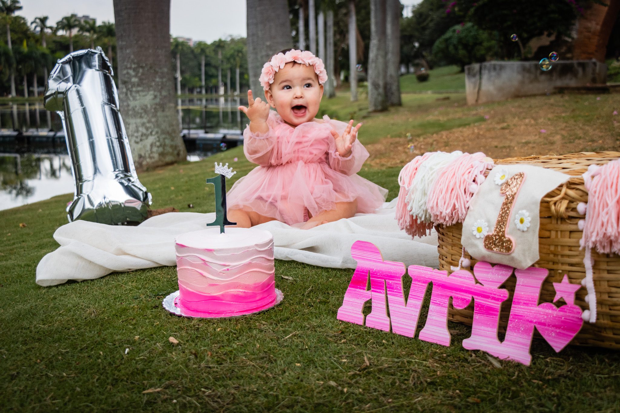 Fotografía de smash cake de niña en Caracas Fotografía de smash cake de niña en Caracas