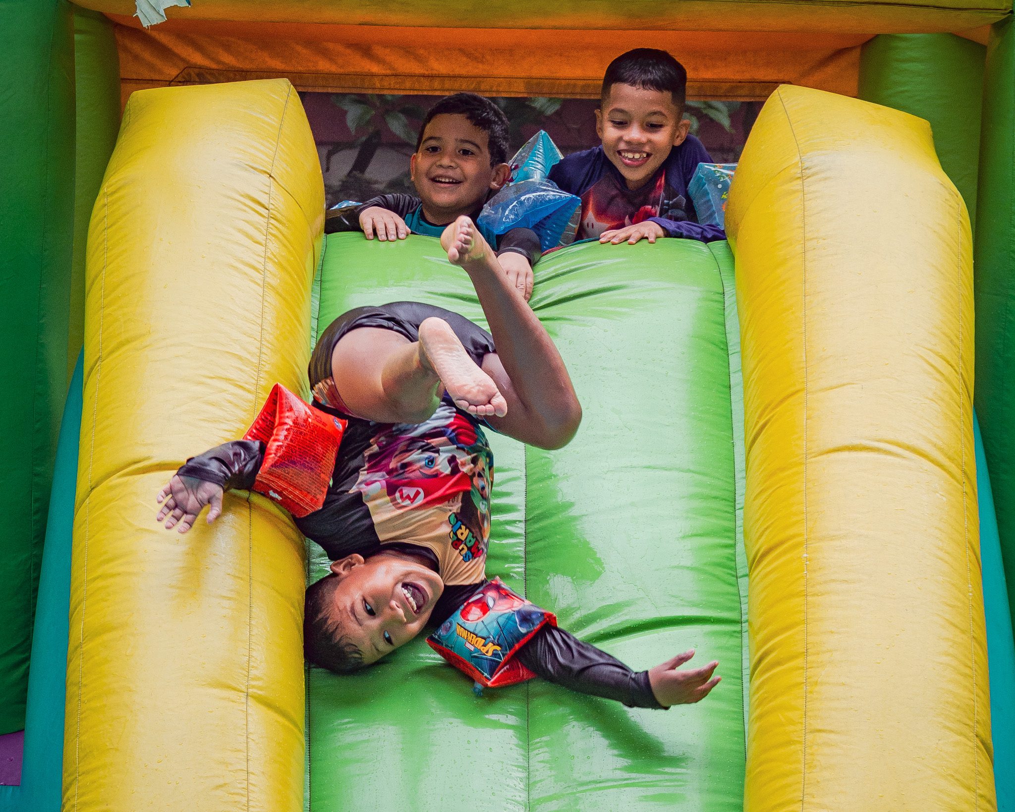 Fotografía de fiesta infantil en piscina en Caracas Fotografía de fiesta infantil en piscina en Caracas